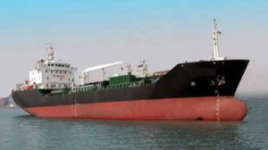 ईरानी तेल से लदा एक जहाज बढ़ रहा गुजरात के बंदरगाह की तरफ