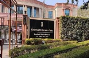 पश्चिमी एशिया में जारी संघर्ष के बीच 1,700 भारतीयों ने जमीनी मार्ग से ईरान छोड़ा: विदेश मंत्रालय