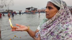 वैशाख अमावस्या पर आस्था का सैलाब, प्रयागराज में गंगा स्नान के लिए उमड़े श्रद्धालु