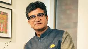 प्रख्यात गीतकार और संचार विशेषज्ञ  प्रसून जोशी को प्रसार भारती का अध्यक्ष नियुक्त किया गया
