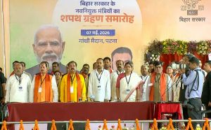 बिहार सरकार के मंत्रिमंडल में विस्तार, नीतीश मिश्रा समेत पांच मंत्रियों ने एक साथ ली पद व गोपनीयता की शपथ