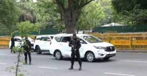 प्रधानमंत्री मोदी की अपील के बाद केंद्रीय मंत्रियों एवं कई सीएम ने काफिले का आकार घटाया