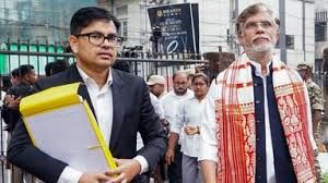  हिमंत की पत्नी की ओर से दायर मामलों के सिलसिले में पवन खेड़ा पुलिस के सामने पेश हुए