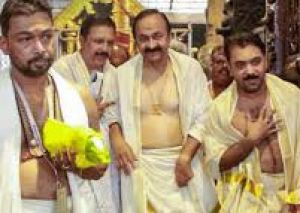 केरल के मुख्यमंत्री ने गुरुवायूर मंदिर में पूजा-अर्चना की