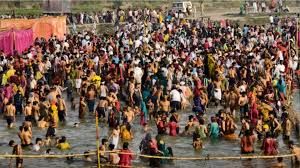 अयोध्या में गंगा दशहरा पर सरयू घाट पर उमड़ा आस्था का सैलाब, 11,000 दीपों से महाआरती