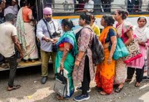 बंगाल में महिलाओं के लिए मुफ्त सरकारी बस यात्रा शुरू, यात्रियों की बसों के फेरे बढ़ाने की मांग