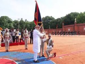 गृह मंत्री शाह ने पुडुचेरी पुलिस को राष्ट्रपति ध्वज प्रदान किया