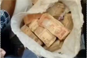 भिखारिन की मौत के बाद उसकी झोपड़ी में भारी मात्रा में नोट और सिक्के मिले