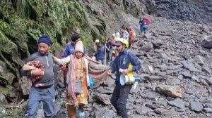 भूस्खलन की वजह से केदारनाथ पैदल मार्ग बाधित