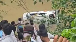 मप्र के आगर मालवा में कार उफनते नाले में गिरी, आठ लोगों की मौत