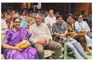  *महाराष्&zwj;ट्र मंडल में आईएएस अफसर रीना कंगाले ने की श्रीगणेश की पूजा*