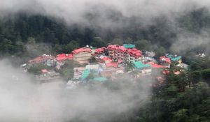 उत्तर प्रदेश और उत्तराखंड में मूसलाधार बारिश का रेड अलर्ट जारी, कई जिलों में स्कूल बंद