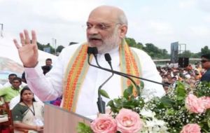 गृह मंत्री अमित शाह ने LNG से चलने वाली देश की पहली ट्रेन को दिखाई हरी झंडी गृह मंत्री अमित शाह ने LNG से चलने वाली देश की पहली ट्रेन को दिखाई हरी झंडी