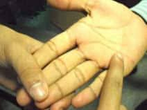 शनि पर बहुत शुभ है यह निशान, बच जाते हैं संकट से शनि पर बहुत शुभ है यह निशान, बच जाते हैं संकट से