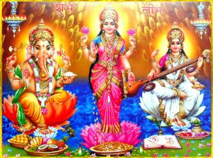 मां लक्ष्मी की मूर्ति का चयन और पूजा करते समय क्या करें क्या न करें...