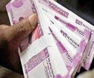 ऐसी गलतियां करने पर नहीं टिकता घर पर पैसा, जानिए क्या करें और क्या न करें...