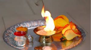  पूजा में कपूर, धूप और दीप क्यों जलाया जाता है?