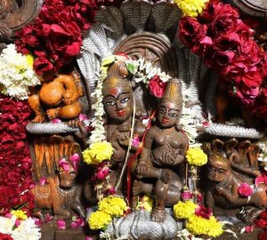 साल में एक बार खुलता है महाकाल के मंदिर के ऊपर बना ये मंदिर, सर्प दोष के जातकों को दर्शन देने आते हैं ‘नागचंद्रेश्वर’  