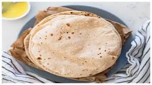  थाली में क्यों नहीं परोसी जातीं हैं 3 रोटियां एक साथ?