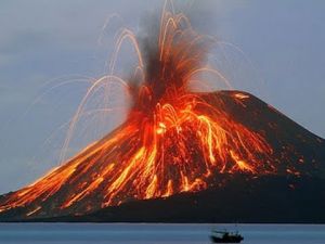  दुनिया के सबसे खतरनाक ज्वालामुखियों में से एक क्राकाटोआ  