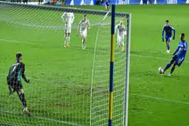 वार्डी के शानदार खेल से लीसेस्टर ने लीड्स को 4-1 से हराया वार्डी के शानदार खेल से लीसेस्टर ने लीड्स को 4-1 से हराया