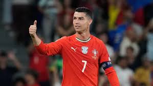 रोनाल्डो पेशेवर फुटबॉल में 1000 गोल का आंकड़ा छूना चाहते हैं रोनाल्डो पेशेवर फुटबॉल में 1000 गोल का आंकड़ा छूना चाहते हैं