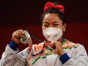   मीराबाई चानू ने तोक्यो ओलिंपिक में खोला भारत के पदकों का खाता, जीता सिल्वर मेडल