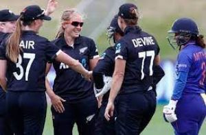 लगातार तीसरी हार के साथ भारतीय महिला टीम ने वनडे श्रृंखला गंवाई