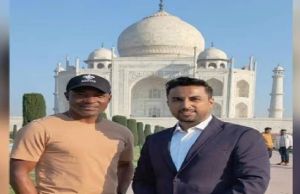 आईपीएल हैदराबाद टीम के बैटिंग कोच ब्रायन लारा ने किया ताजमहल का दीदार