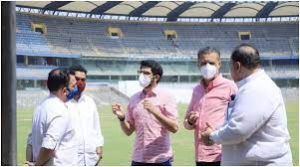  आदित्य ठाकरे ने वानखेड़े स्टेडियम का दौरा किया, आईपीएल तैयारियों का जायजा लिया