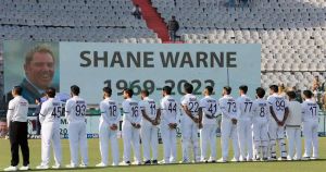  वार्न की स्मृति में काली पट्टी बांधकर उतरे भारत और श्रीलंका के खिलाड़ी