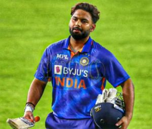 कपिल देव का रिकॉर्ड तोड़कर सबसे तेज टेस्ट अर्धशतक बनाने वाले भारतीय बने पंत