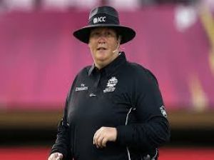 द्विपक्षीय श्रृंखला के लिए आईसीसी की पहली तटस्थ महिला अंपायर होंगी रेडफर्न
