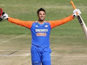 अभिषेक शर्मा बने टी 20 के नए रिकॉर्ड मैन, युवराज सिंह को छोड़ा पीछे अभिषेक शर्मा बने टी 20 के नए रिकॉर्ड मैन, युवराज सिंह को छोड़ा पीछे