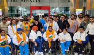खेल मंत्री ने पैरा-पावरलिफ्टर झंडू कुमार को 10 लाख रुपये के नकद इनाम से सम्मानित किया
